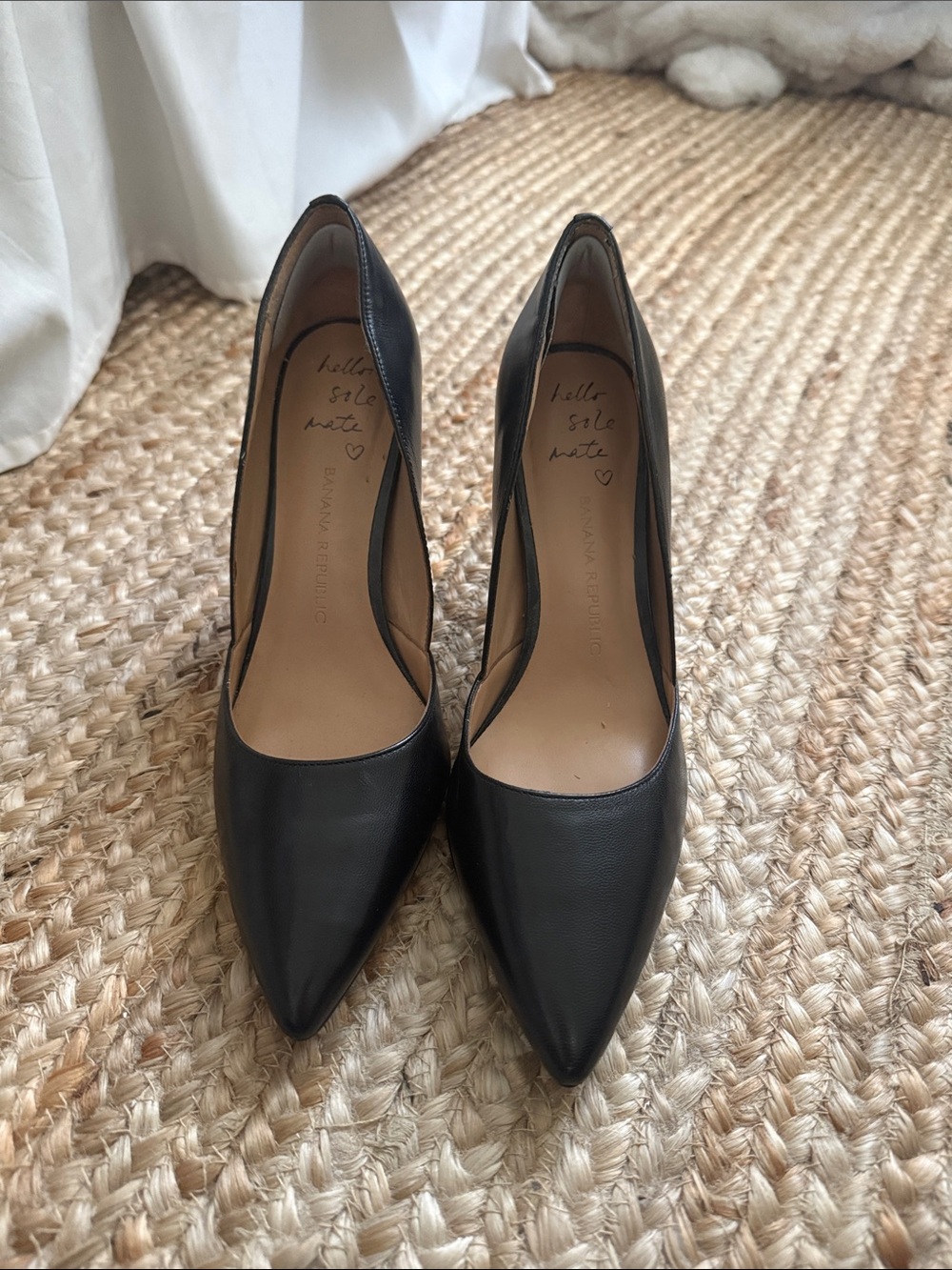 Banana Republic Black Pointed Leather Pumps